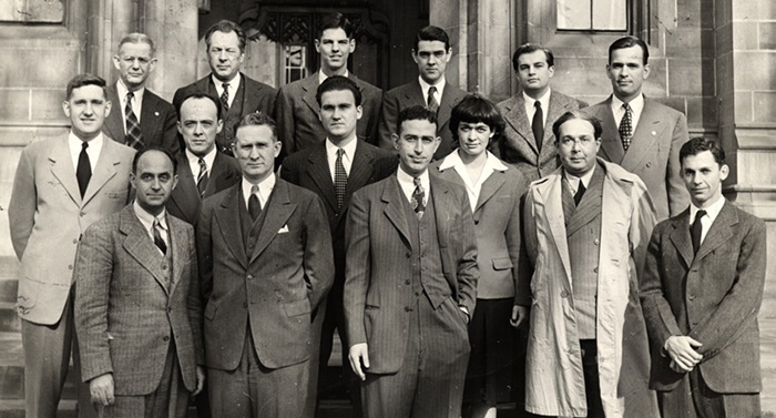 Scientists from the Met Lab in front of Eckhart Hall