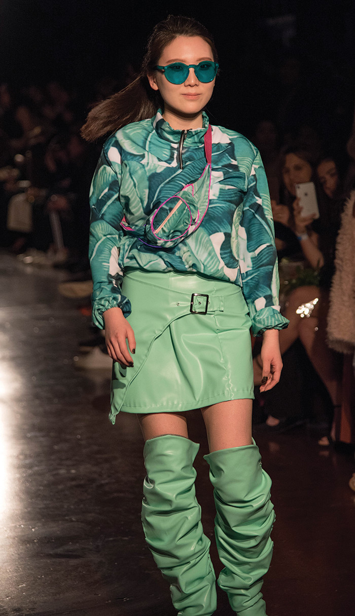 “Neo mint” clothing with palm frond pattern
