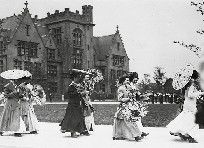 A process of women on the UChicago campus for the Ida Noyes Hall dedication