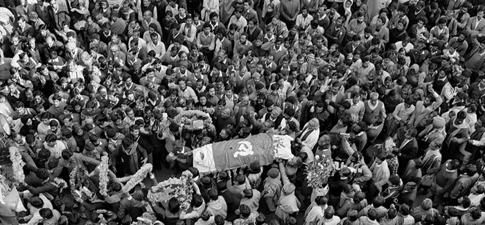 Ram Rahman, Safdar Hashmi’s Funeral Procession, January 3, 1989, Vitthalbhai Patel House, New Delhi, Photograph.