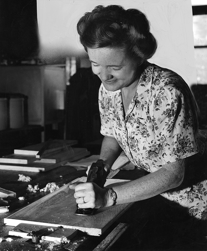 Augusta Jameson, PhD’49, makes bookshelves in 1943