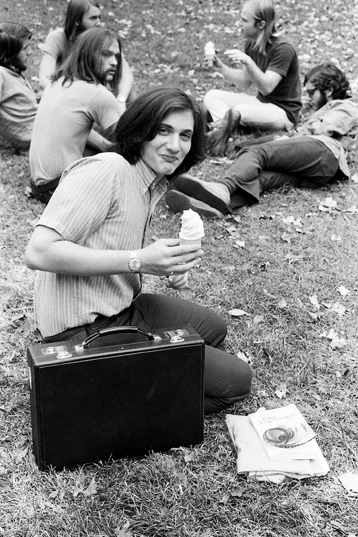 Students sit on the quad eating ice cream cones in the 1970s