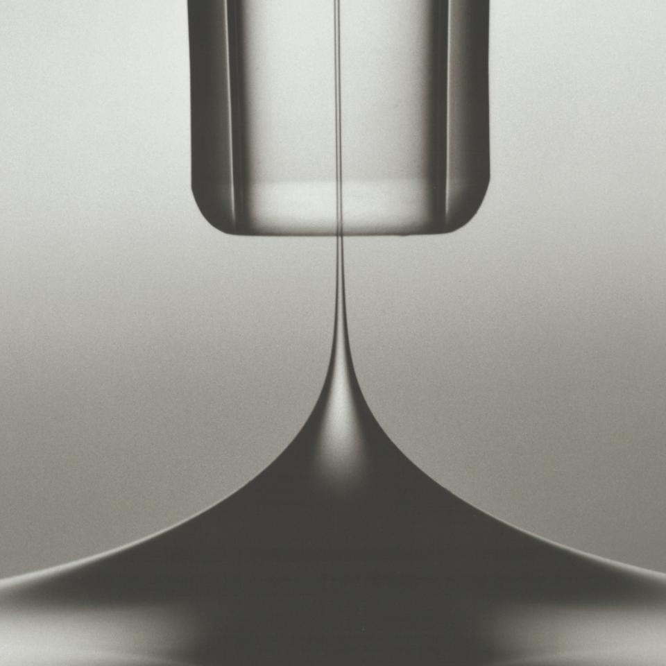 Sidney Nagel's high-speed physics photography "Selective Withdrawal"